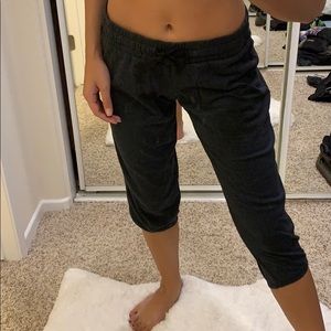 XS semi fitted heat gear under armour capris